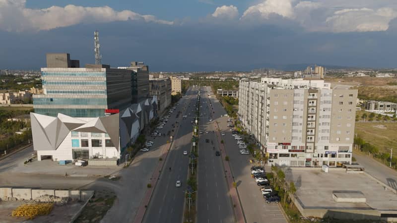 10 Marla Main Boulevard Developed Plot For Sale In Block-F Gulberg Residencia 10