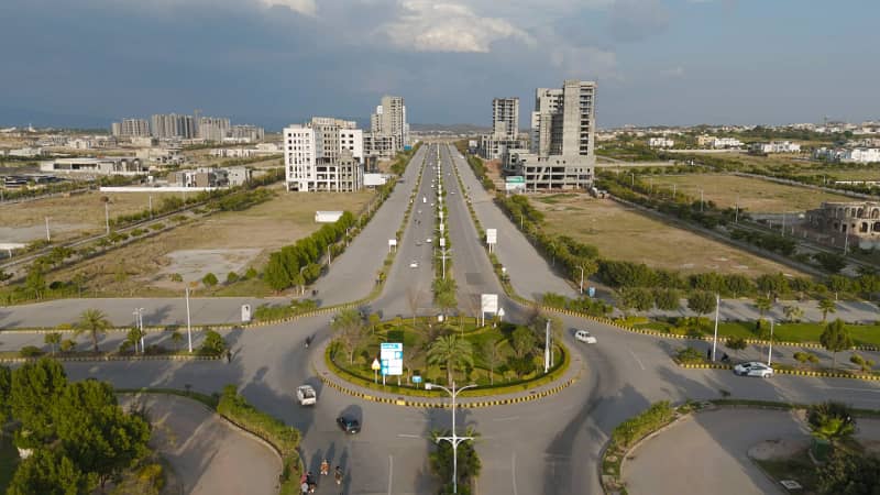 10 Marla Main Boulevard Developed Plot For Sale In Block-F Gulberg Residencia 13