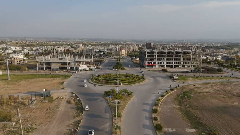 10 Marla Main Boulevard Developed Plot For Sale In Block-F Gulberg Residencia 15
