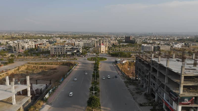 10 Marla Main Boulevard Developed Plot For Sale In Block-F Gulberg Residencia 17