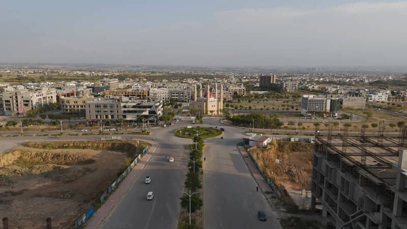 10 Marla Main Boulevard Developed Plot For Sale In Block-F Gulberg Residencia 18