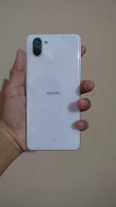 AQUOS R3
