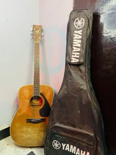 Original Yamaha FG-425T brand new condition with original branded bag