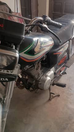 bht km Chali hai  ek liter me 40 tk chalti hai 03238883782