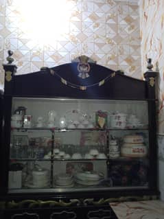 complete bed set for sale (bed, showcase, side table)