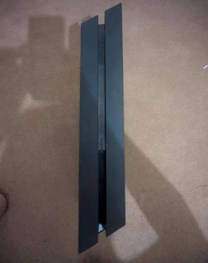 PS4 1TB matt black imported console brand new with orignal controller 5