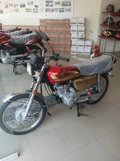 Honda CG 125 2025 Gold Edition. New bike scratchless. Call 03006225949.
