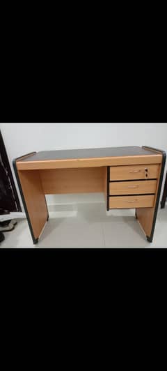 table and chair in good condition for sale
