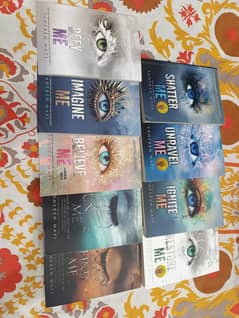 shatter me series by tahereh mafi