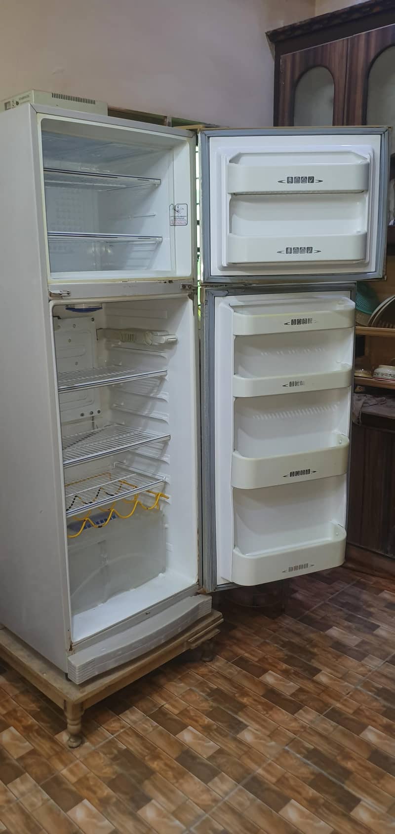 Dawlance Refrigerator-Large 0