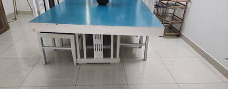 Dining Table in vwry good condition with a reasonable price