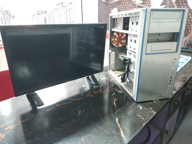 Gaming Computer with LCD 23" 0