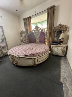 Round Bed Set