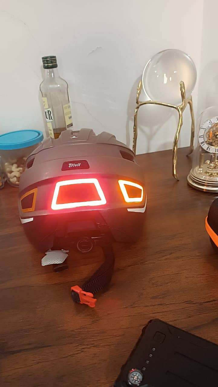 LED indicator helmet with remote 0