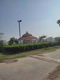 10 MARLA FACING PARK PLOT AVAILABLE