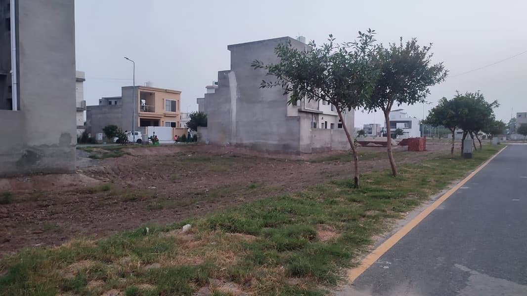 5 Marla Plot Available In Crystal Block 5