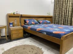 KING BED WITH SIDE TABLE