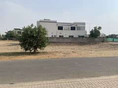 11.75 MARLA CORNER RESIDENTIAL PLOT IN BLOCK "1A" IS AVAILABLE FOR SALE
