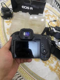 Eosr canon camera body with Lens  RF 24:105 F 4/L lens