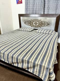 Complete bed set with sides table for sale