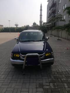 Toyota hilux double cabin 2  into 4 wheel