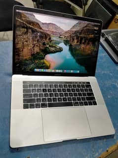 Apple MacBook Pro 2018 15" Intel core i7  32GB Ram DDR4