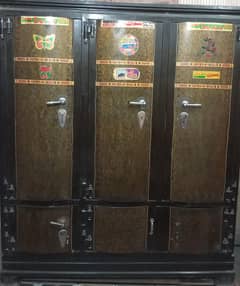 sale safe almari  in good condition