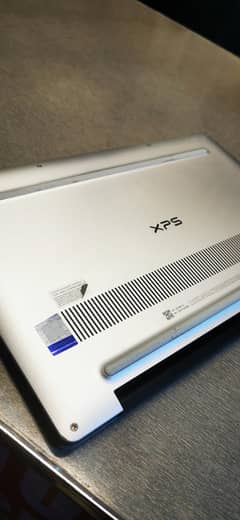 Xps i7/10th/16/512 like box condition