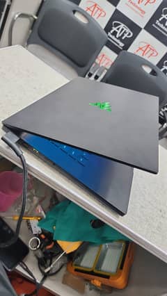 Razer 15 Gaming  Ci7 10th gen 32Rmm 512Ssd
