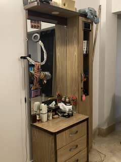 Bedset with side table and dressing table.