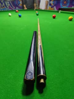 John Paris snooker 2 piece cue in great condition. read add