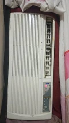 0.75 ton 220W AC in good condition perfect for 12 x12 room