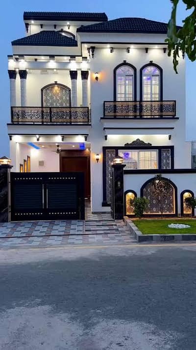4 bedrooms independent house required in Lahore