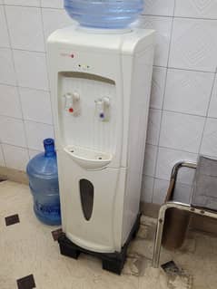 Water dispenser  [ Urgent Sale]