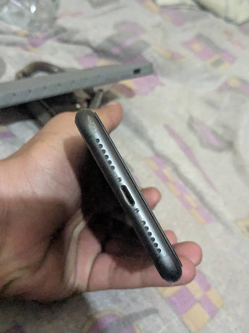 Iphone 11 All Ok 10/10 condition JV condition 2