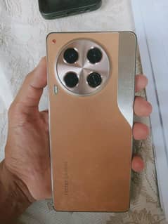 Tecno Camon 30