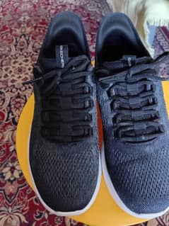 SKECHERS