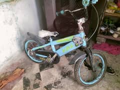 16 Inch Bycycle 4  sa 7 saal bacha k liya.
