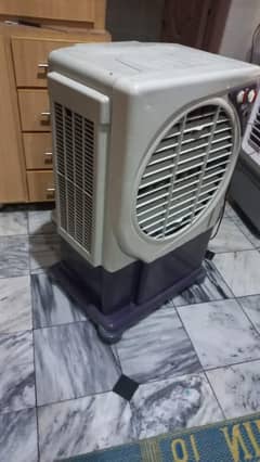 DC room cooler