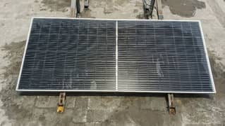 2 solar plates 300 watt each 10/10 condition