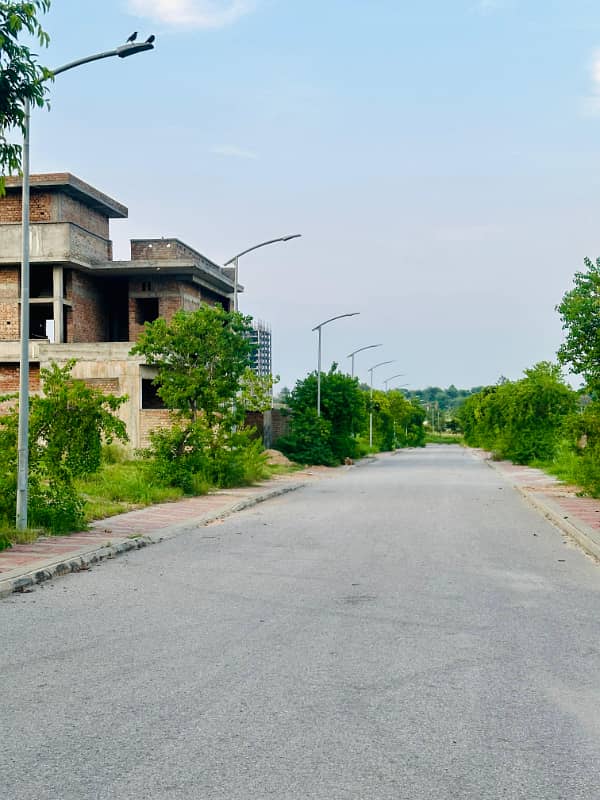 Ideal Location Plot For Sale in Top city D block 1