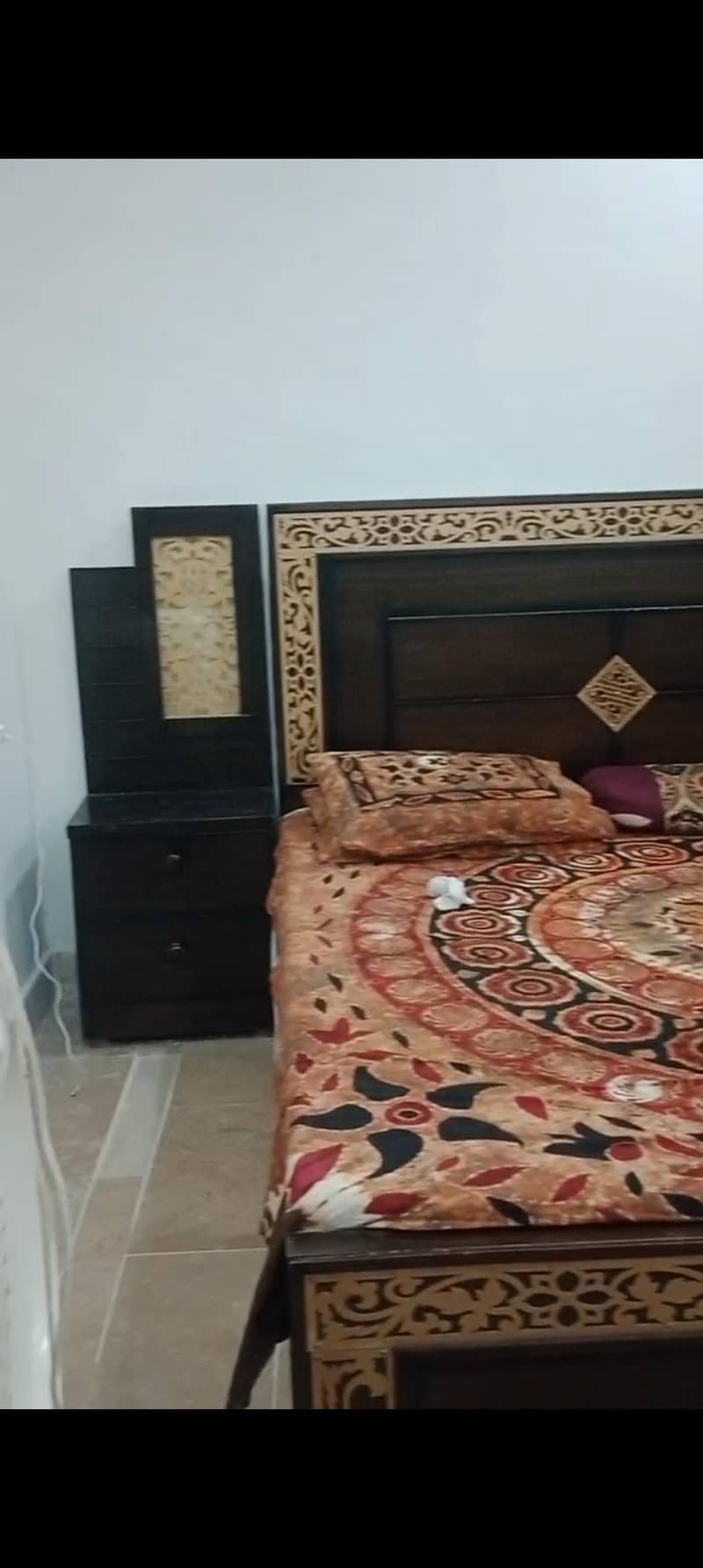 Bed with 2 side tables and 1 dressing table for sale 1