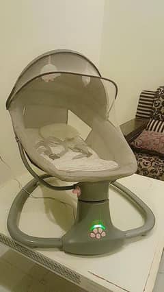 Electronic baby swing