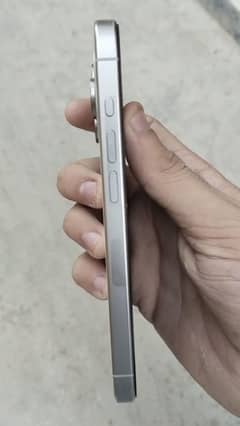iPhone 15 pro num 03028659137