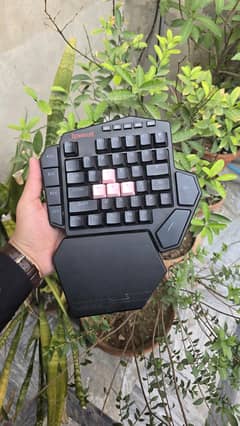 Redragon k585 rgb gamming keyboard with box