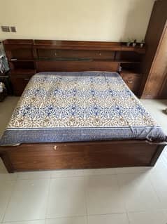 Bed set + divider + tv trolley