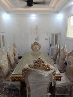 Luxury 8-Seater Royal Dining Table Set – Shandar Design aur Glass Top