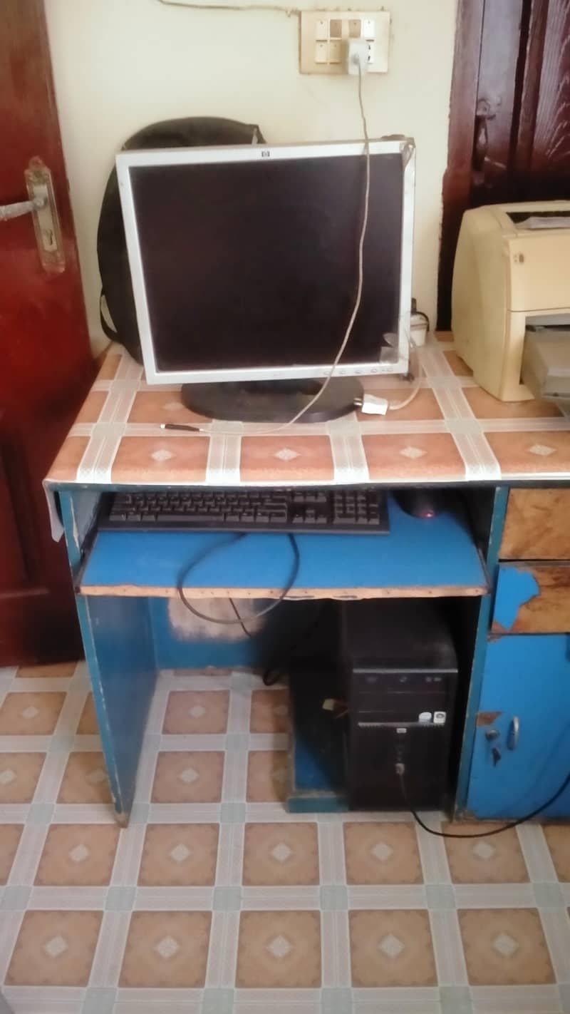 complete computer set, CPU, LCD, KEYBOARD, MOUSE TABLE, PRINT SALE out 10