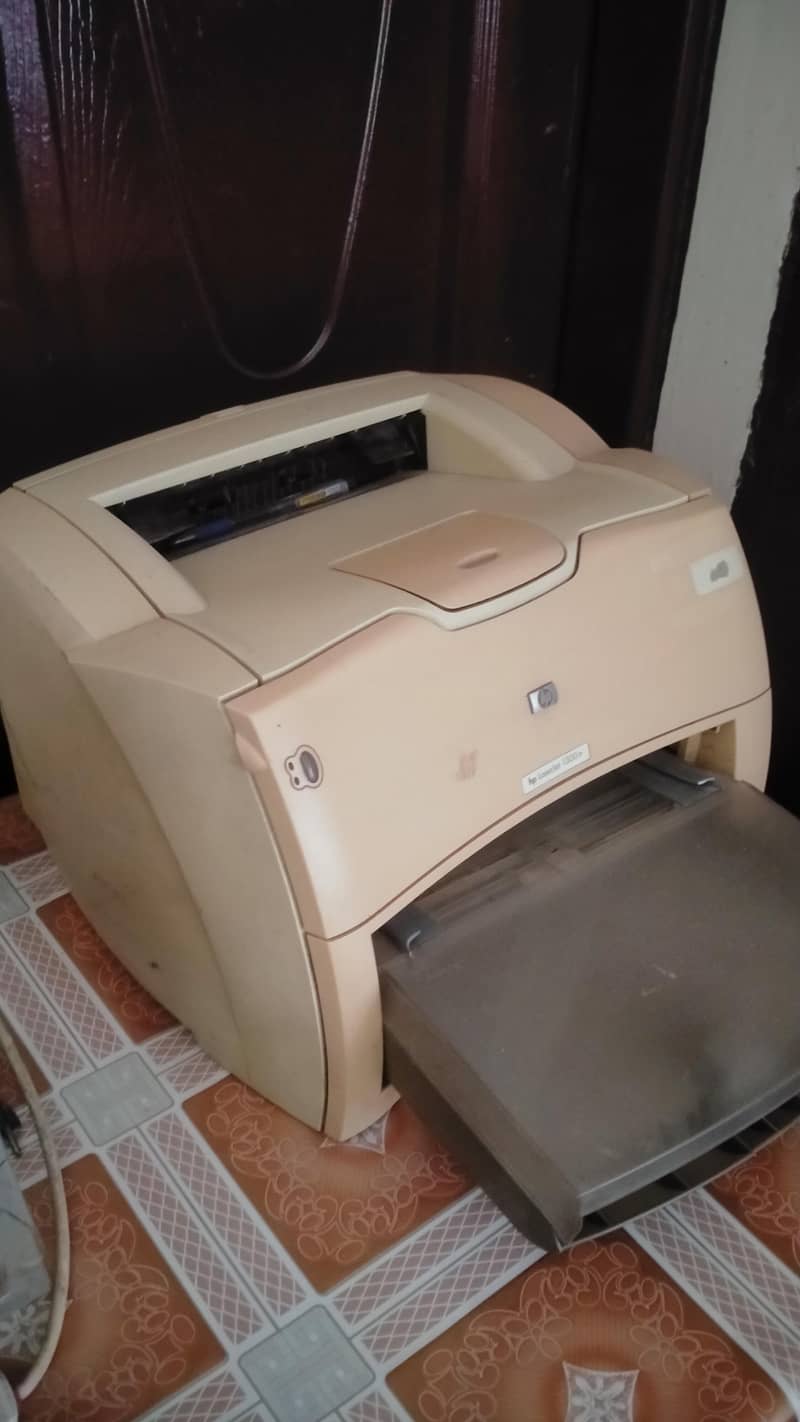 complete computer set, CPU, LCD, KEYBOARD, MOUSE TABLE, PRINT SALE out 12