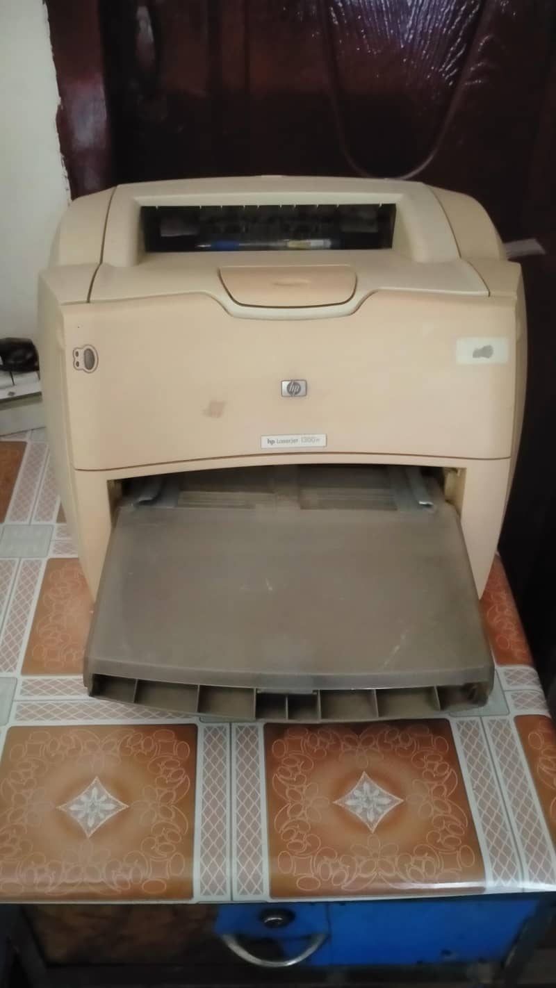 complete computer set, CPU, LCD, KEYBOARD, MOUSE TABLE, PRINT SALE out 13